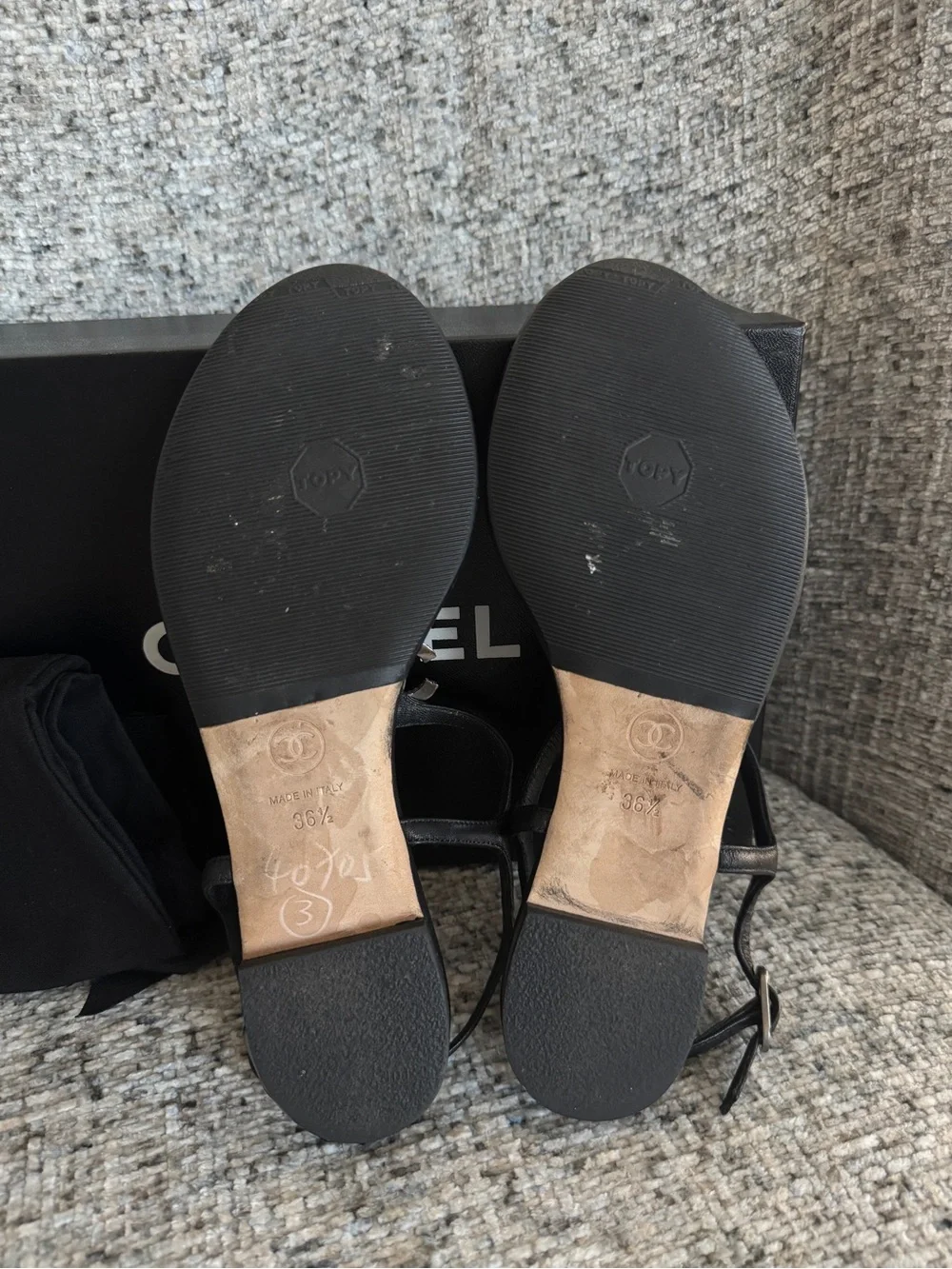 Chanel Black Leather T-Strap Thong Sandals CC Embellished Crystal Logo